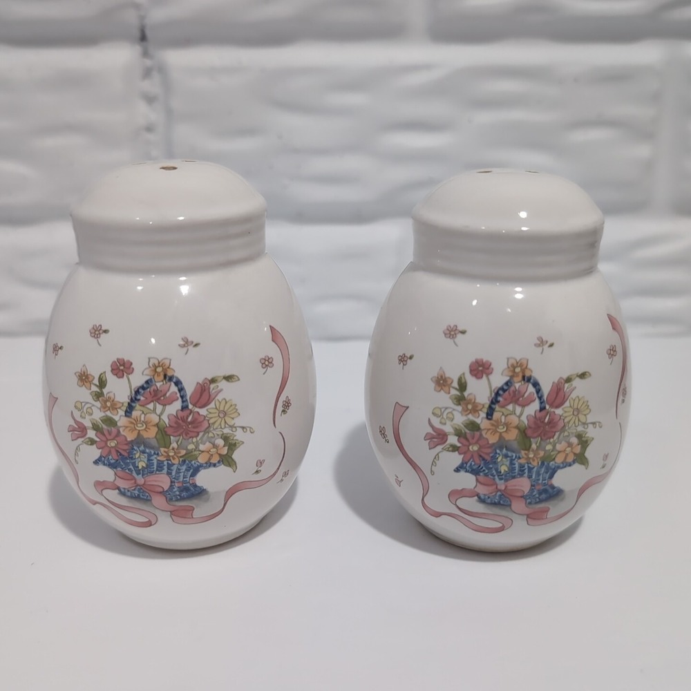 Vintage 80's Ceramic Salt & Pepper Set Flowers in Basket Pink Ribbon Cottagcore